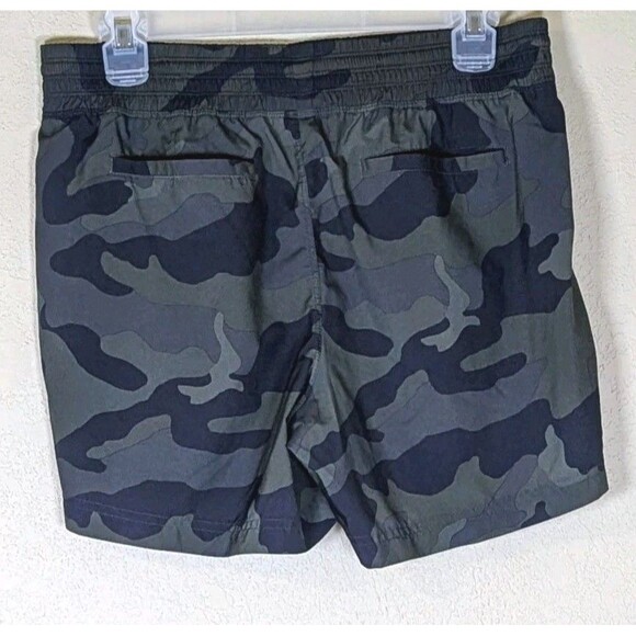 Old Navy Active Green Camouflage Shorts Size Large New - Picture 2 of 6